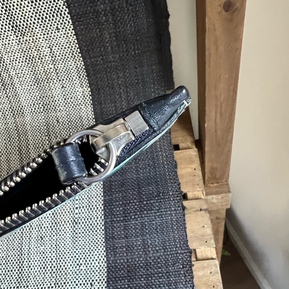 🌼SOLD🌼🌸Gucci Blooms Zip Wrislet Pouch🌸 - Picture 16 of 17